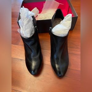 New Vince camuto black boot